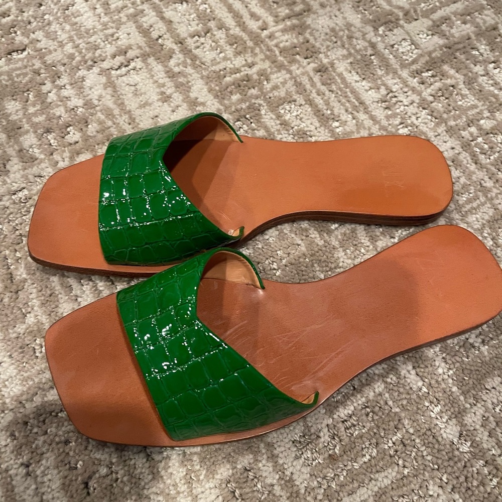 ZARA Flats Sandals/ Size 6